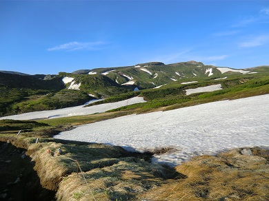 北海岳と雪渓