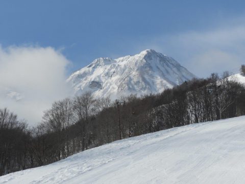 関温泉スキー場より妙高山を望む（その3）