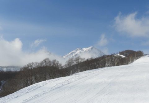 関温泉スキー場から妙高山を望む（その1）