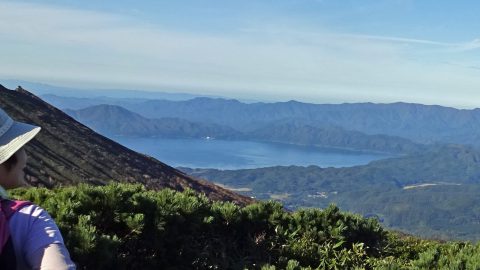 笹森山山頂からの秋田駒ヶ岳と田沢湖