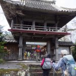 ここが今日の最終目的地、報恩寺。奈良時代、今から1,300年前に仁聞菩薩により開かれたそうです。