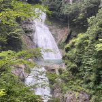 日本の滝100選に選ばれている七ツ釜滝