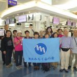 羽田空港全員集合！　ユーラシア旅行社の栗山さんもお見送りに。