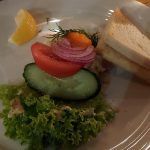 ノルウェー独立記念日を祝う料理のスカーゲントースト。（海老とディルのサンドイッチ）