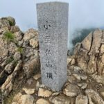 小至仏山山頂は狭い